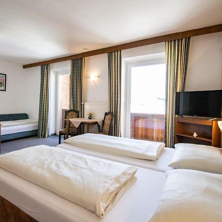 Pension Nina & Gasthof Alpenrose Gschnitz Bagian luar foto