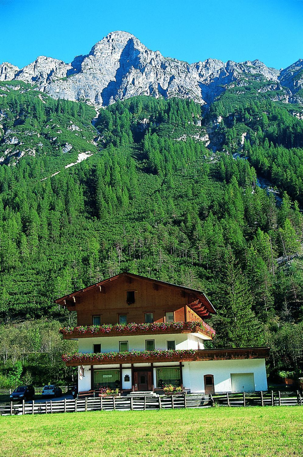 Pension Nina & Gasthof Alpenrose Gschnitz Bagian luar foto