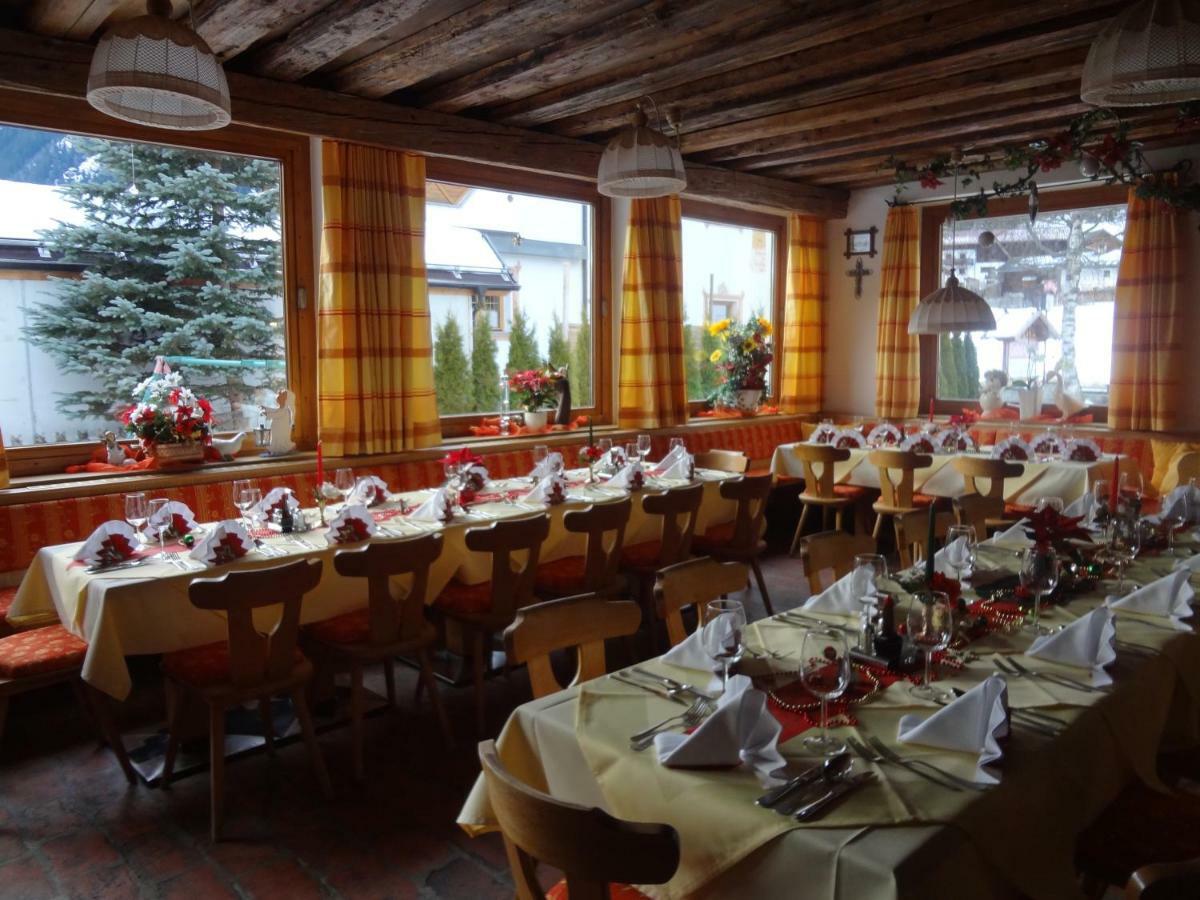 Pension Nina & Gasthof Alpenrose Gschnitz Bagian luar foto