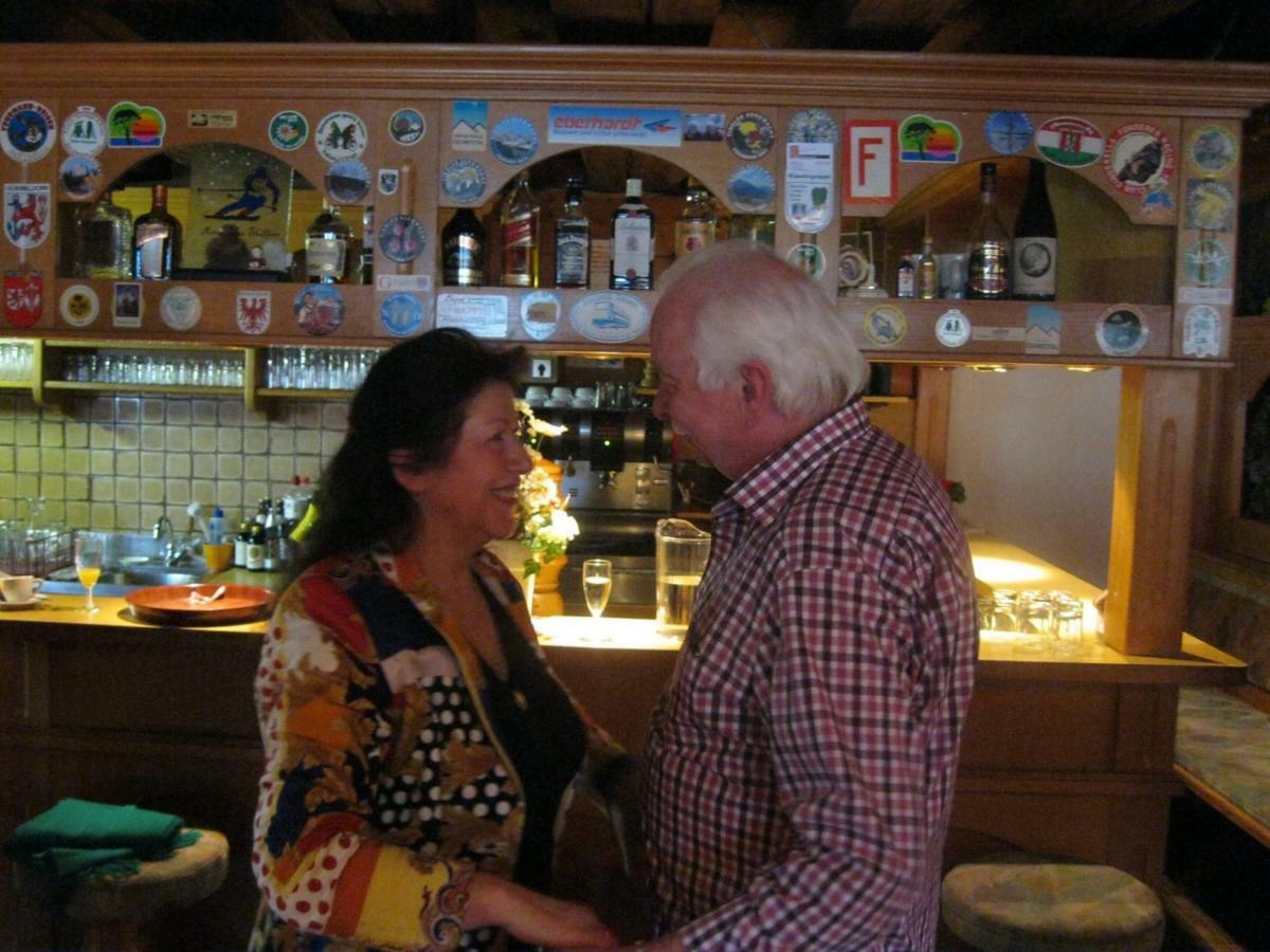 Pension Nina & Gasthof Alpenrose Gschnitz Bagian luar foto