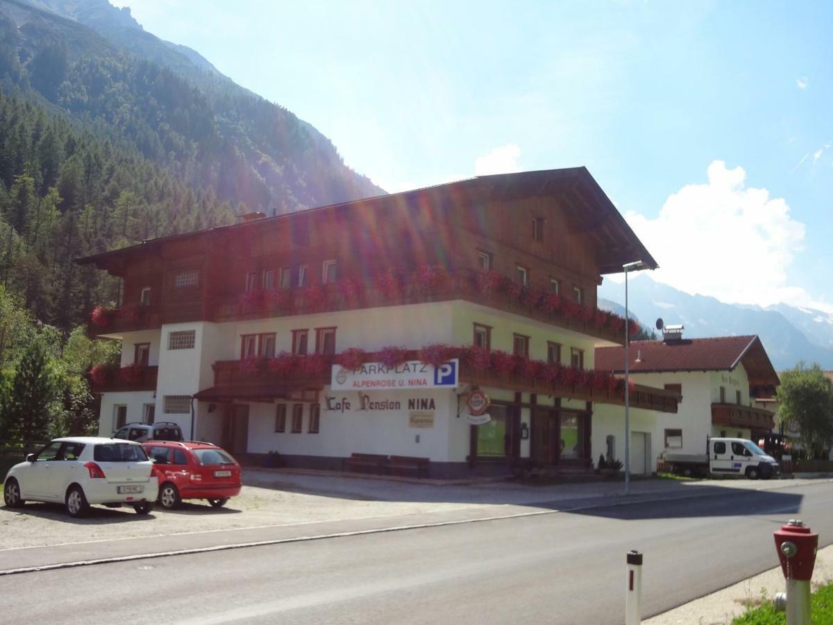 Pension Nina & Gasthof Alpenrose Gschnitz Bagian luar foto