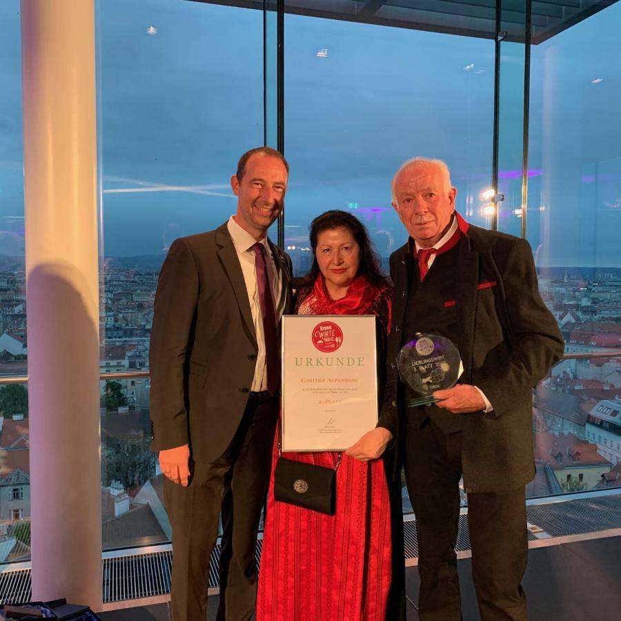 Pension Nina & Gasthof Alpenrose Gschnitz Bagian luar foto