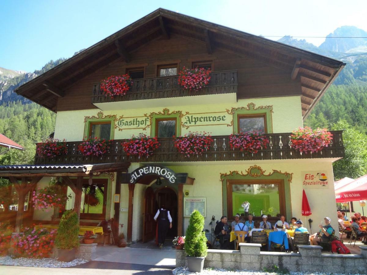 Pension Nina & Gasthof Alpenrose Gschnitz Bagian luar foto