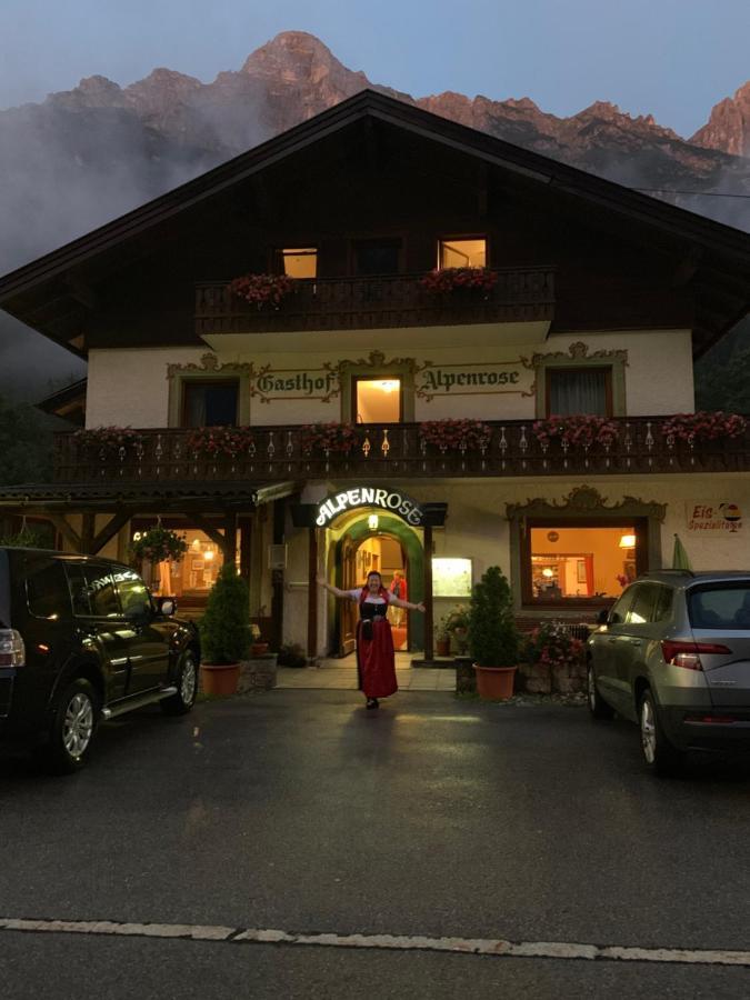 Pension Nina & Gasthof Alpenrose Gschnitz Bagian luar foto