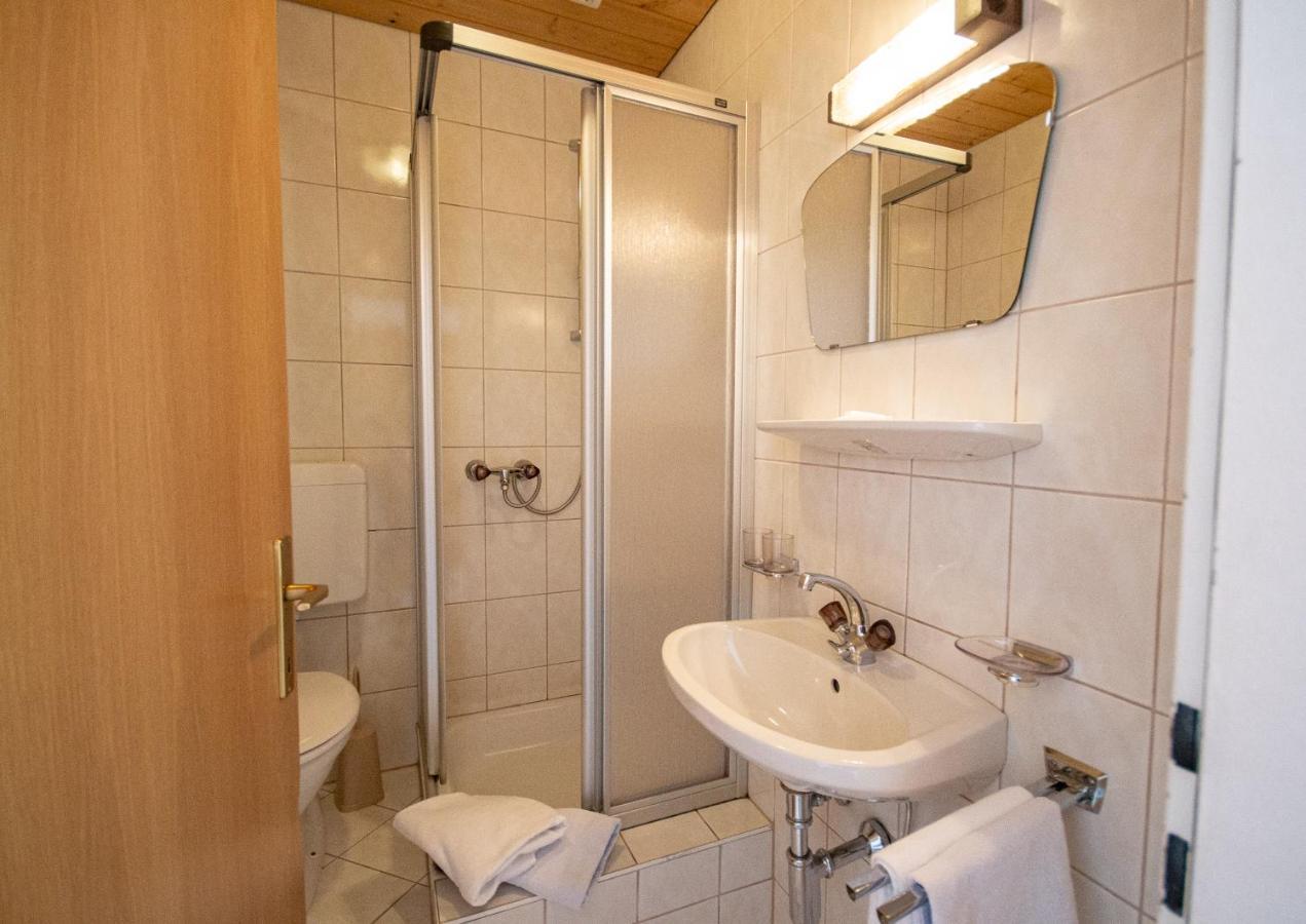 Pension Nina & Gasthof Alpenrose Gschnitz Bagian luar foto