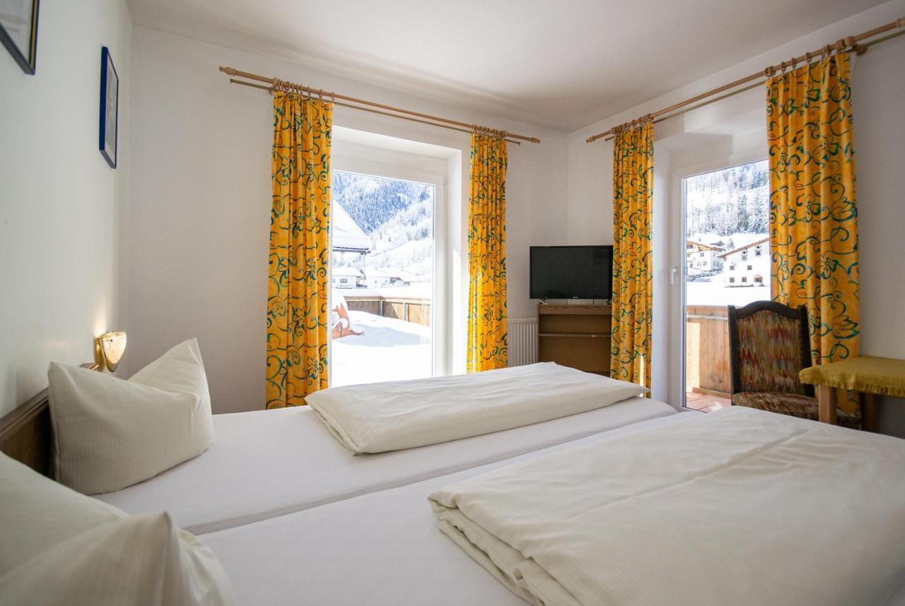 Pension Nina & Gasthof Alpenrose Gschnitz Bagian luar foto