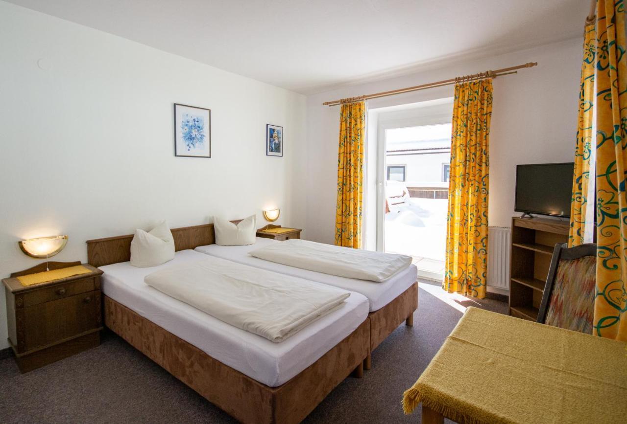 Pension Nina & Gasthof Alpenrose Gschnitz Bagian luar foto