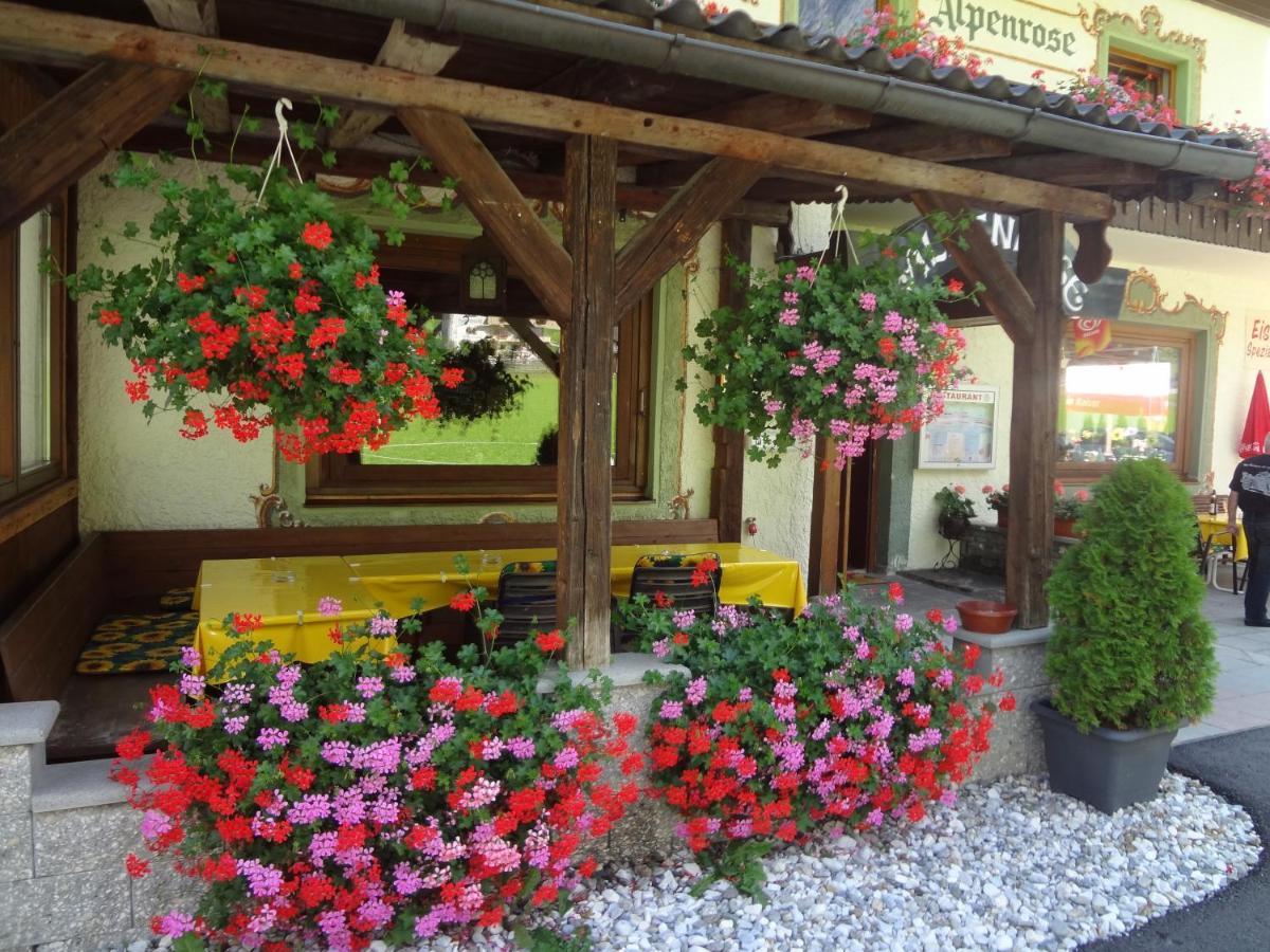 Pension Nina & Gasthof Alpenrose Gschnitz Bagian luar foto