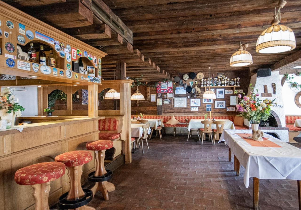 Pension Nina & Gasthof Alpenrose Gschnitz Bagian luar foto