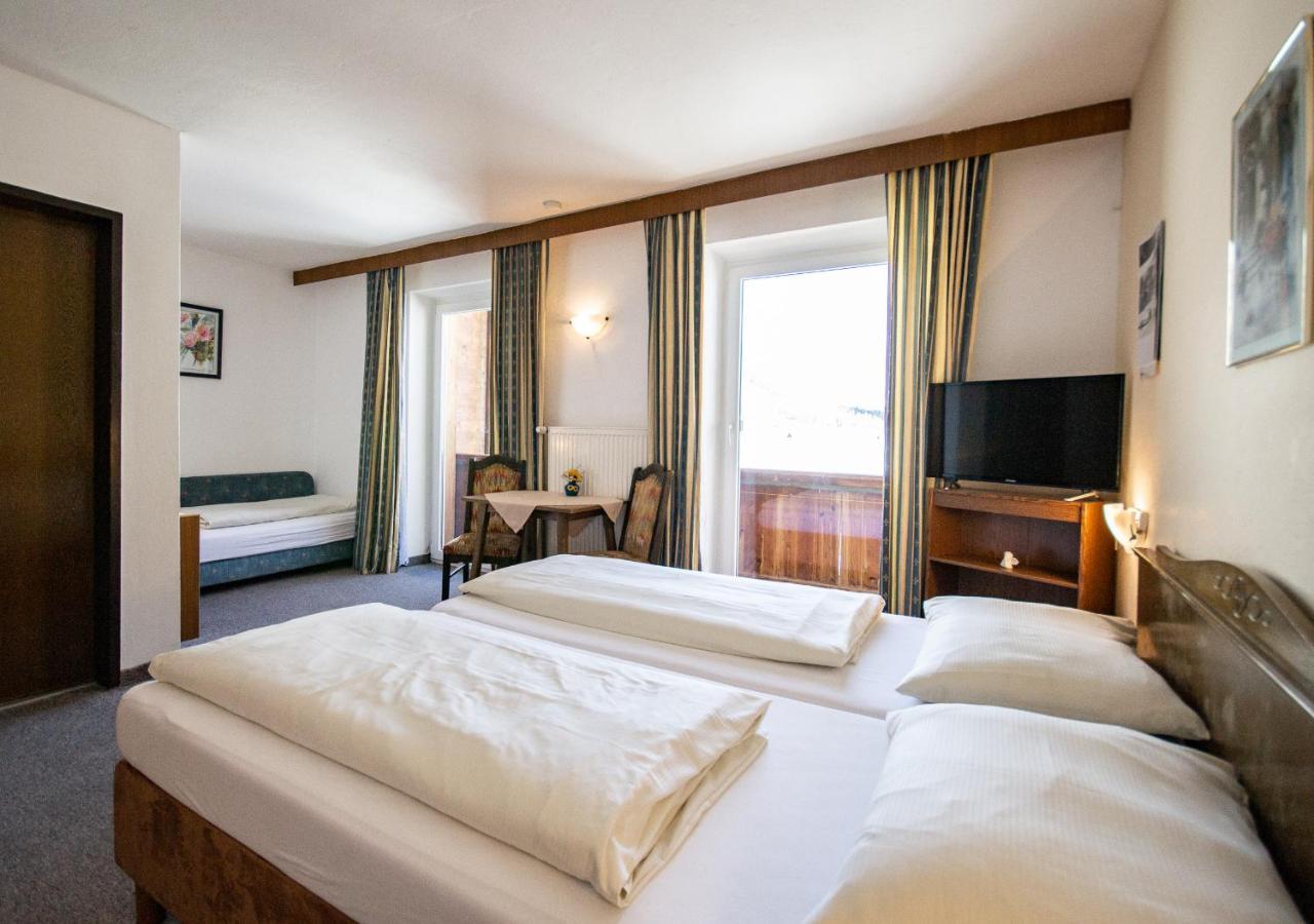 Pension Nina & Gasthof Alpenrose Gschnitz Bagian luar foto