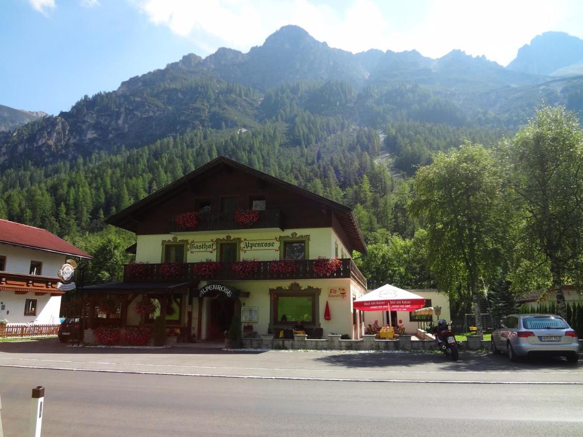 Pension Nina & Gasthof Alpenrose Gschnitz Bagian luar foto